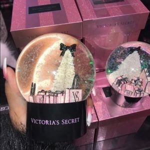 Victoria’s Secret | Holiday Snow Globe